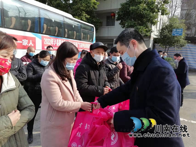 巴适!43名泸县籍农民工免费返岗广东中山(图4) 巴适!43名泸县籍农民工免费返岗广东中山(图4)