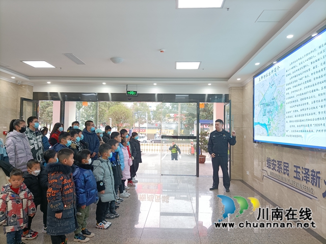 龙马潭区红星街道长桥社区新时代文明实践站开展感受警营文化接收法治教育实践活动(图4) 龙马潭区红星街道长桥社区新时代文明实践站开展感受警营文化接收法治教育实践活动(图4)