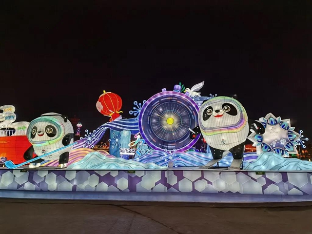 快去打卡！顶流“冰墩墩”自贡分墩来了(图2)