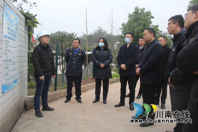 泸州市城管执法局局长何刚带队调研泸县综合行政执法局工作(图1)
