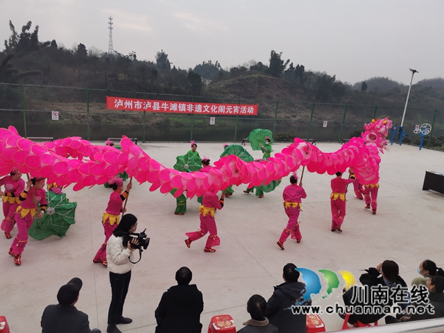 泸县牛滩镇：荷花龙舞闹元宵(图1)