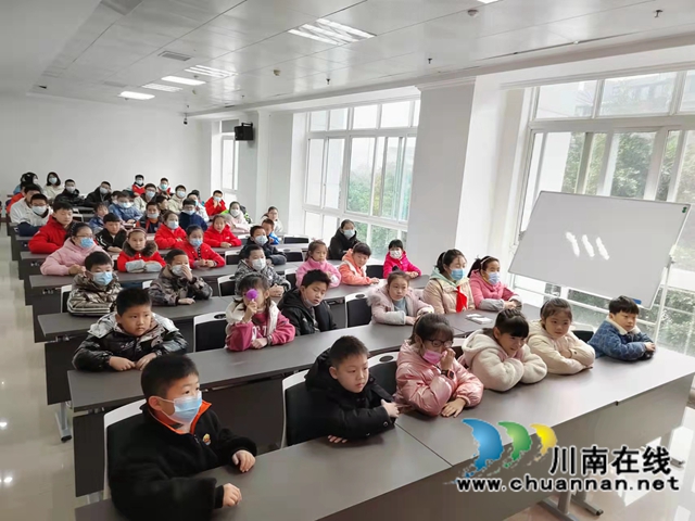 龙马潭区红星街道春晖社区开展“新时代好少年”亲子阅读社会实践活动(图1) 龙马潭区红星街道春晖社区开展“新时代好少年”亲子阅读社会实践活动(图1)