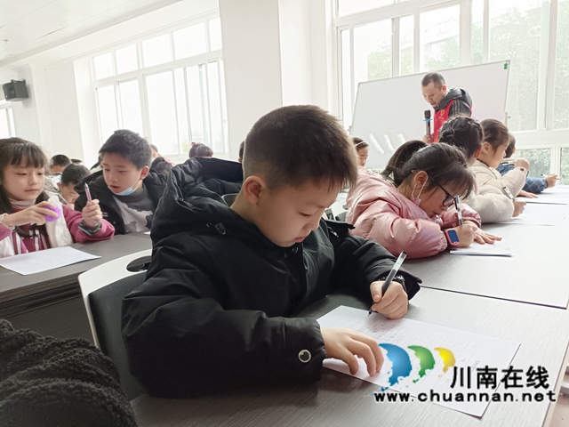 龙马潭区红星街道春晖社区开展“新时代好少年”亲子阅读社会实践活动(图3) 龙马潭区红星街道春晖社区开展“新时代好少年”亲子阅读社会实践活动(图3)