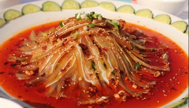 流口水！宜宾这场厨艺PK太香了！蛋圆子、椒麻鸡、烧腊、粉蒸肉……(图2)