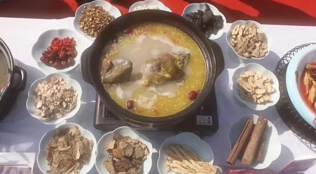 流口水！宜宾这场厨艺PK太香了！蛋圆子、椒麻鸡、烧腊、粉蒸肉……(图3)