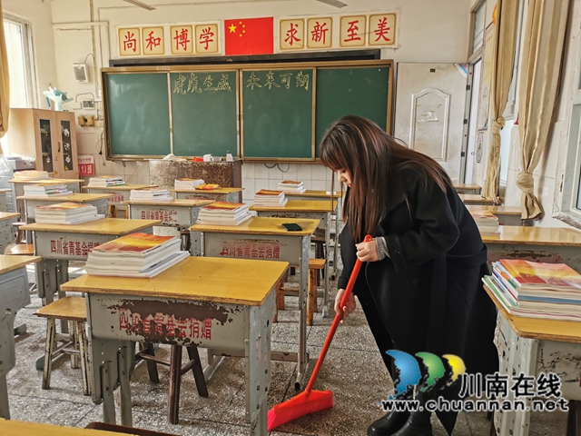 泸县百和镇百和中心小学校开展爱国卫生运动(图2) 泸县百和镇百和中心小学校开展爱国卫生运动(图2)