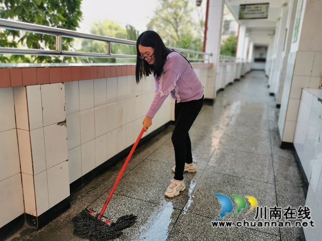 泸县百和镇百和中心小学校开展爱国卫生运动(图3) 泸县百和镇百和中心小学校开展爱国卫生运动(图3)