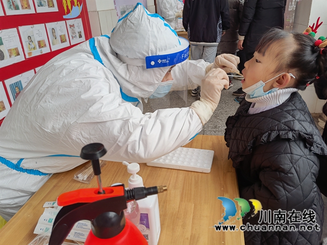 泸县海潮镇全力开展春节后返岗返工返校人员核酸检测工作(图7)