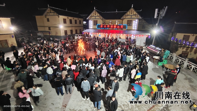 古蔺：长桌、篝火、糍粑、彝乡民俗闹元宵(图1)