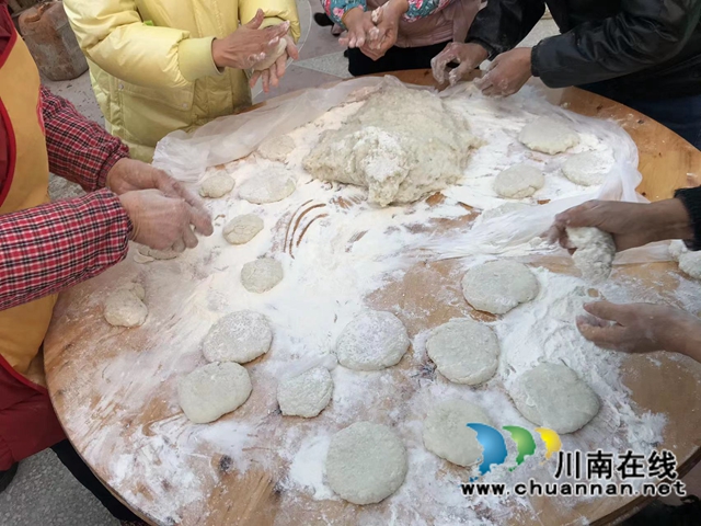 古蔺：长桌、篝火、糍粑、彝乡民俗闹元宵(图6)