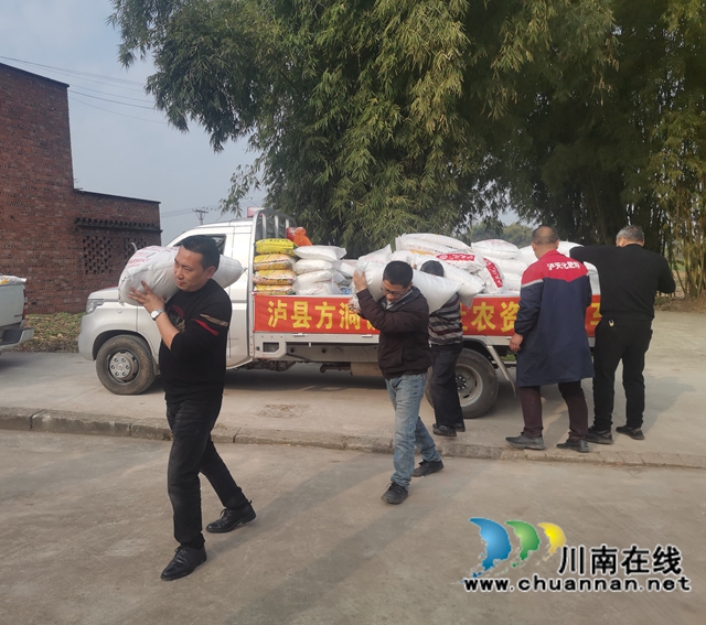 网上下单，送货上门！泸县供销社流动超市助力春耕生产(图1)