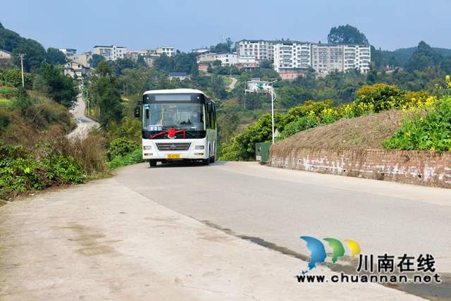 家门口直达校门口！泸县潮河镇王坪村开通护学公交专线(图1)