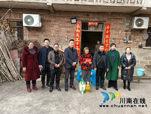 泸县建筑业协会开展“春节慰问退役军人送温暖”活动(图5) 泸县建筑业协会开展“春节慰问退役军人送温暖”活动(图5)