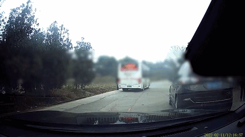 泸县:两名“路怒症”三次交手,谁输谁赢?(图6) 泸县:两名“路怒症”三次交手,谁输谁赢?(图6)