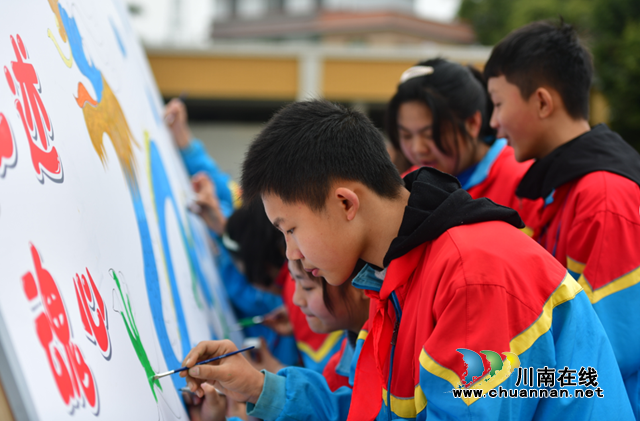 泸县地震灾区福集镇1000余名学子全部返回原校开学啦!(图8) 泸县地震灾区福集镇1000余名学子全部返回原校开学啦!(图8)