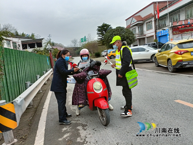 内江经开区靖民镇凉风社区开展“关爱生命，文明出行”活动(图1)