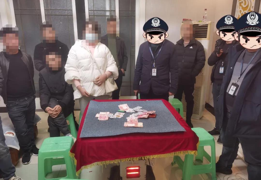 江阳公安重拳出击,严厉查处涉赌人员92名(图3) 江阳公安重拳出击,严厉查处涉赌人员92名(图3)