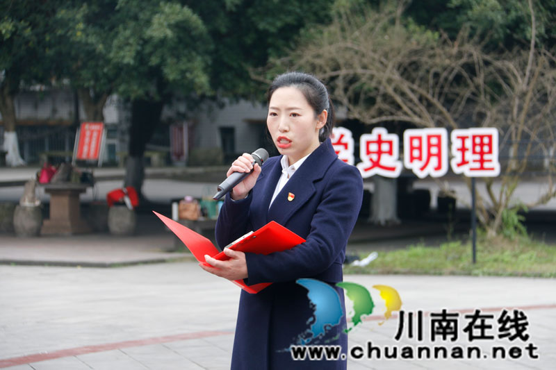 扬廉洁之风,铸师德之魂——合江中学2022年春期开学“廉洁第一课”(图3) 第一支部书记马莉做表态发言.jpg