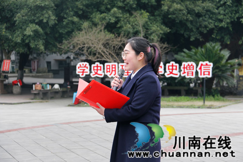 扬廉洁之风,铸师德之魂——合江中学2022年春期开学“廉洁第一课”(图4) 党员汪鑫灵作表态发言.jpg