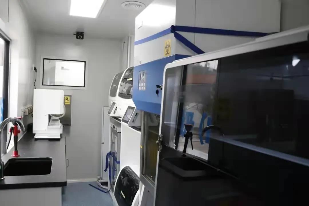 泸州市首辆移动核酸检测车即将启用，最大日检测量可达1.5万管(图2)