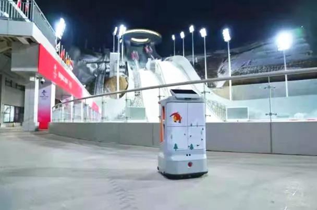冬奥同款！泸州市人医配送机器人小组投入使用(图4)