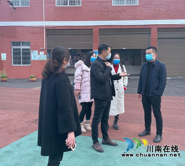 黄祖玺一行到泸县得胜小学检查指导开学疫情防控及安全工作(图1)