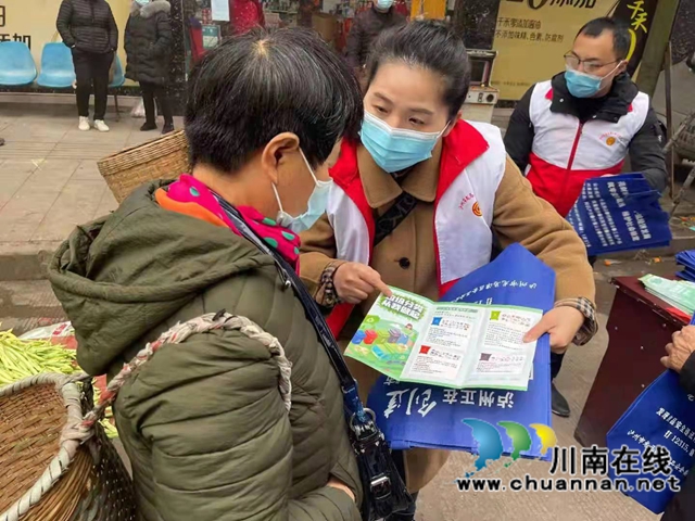 龙马潭区:到人扎堆儿的地方宣传生活垃圾分类(图2) 龙马潭区:到人扎堆儿的地方宣传生活垃圾分类(图2)