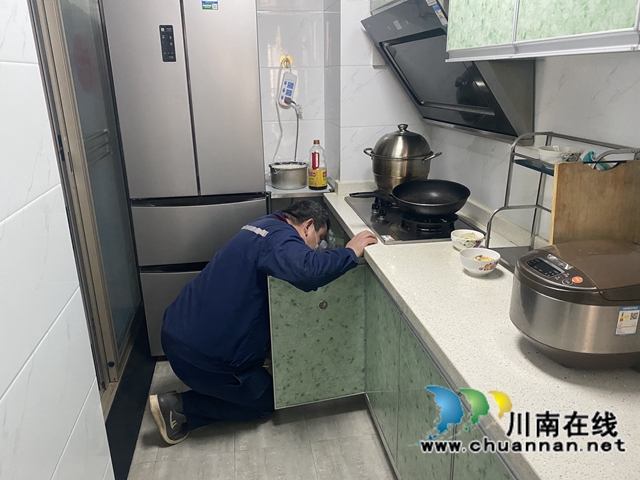 龙马潭区鱼塘街道开展燃气安全入户大排查(图1)