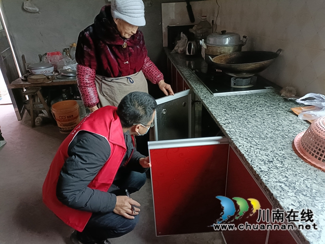 泸县云龙镇持续开展城乡燃气安全隐患入户排查工作(图3)