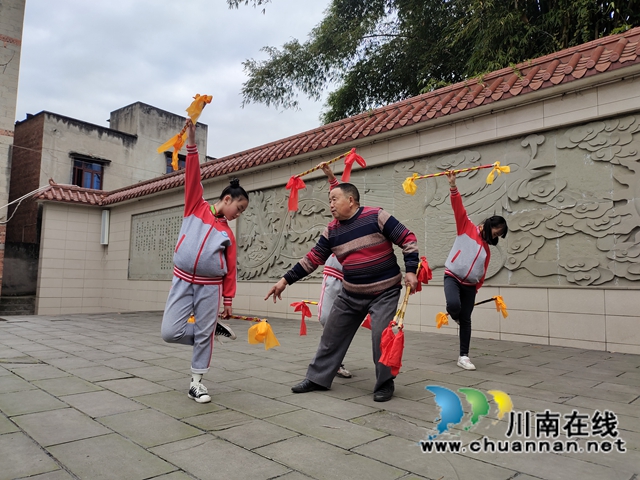 泸县百和镇：非遗“莲枪”进学校，落实“双减”润童心(图3)