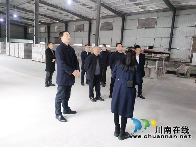 民建龙马潭区基层委专题调研“民建之家”阵地建设工作(图2)