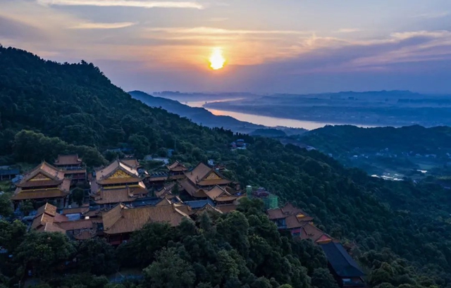 正是登山好时节丨一起出门，遇见春天(图2)