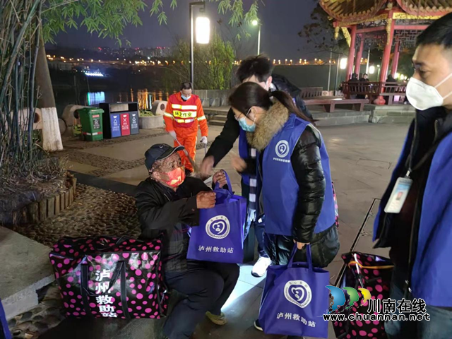 救助爱心抵春寒，整座城市有温暖！泸州市救助管理站开展街面集中救助行动(图1)