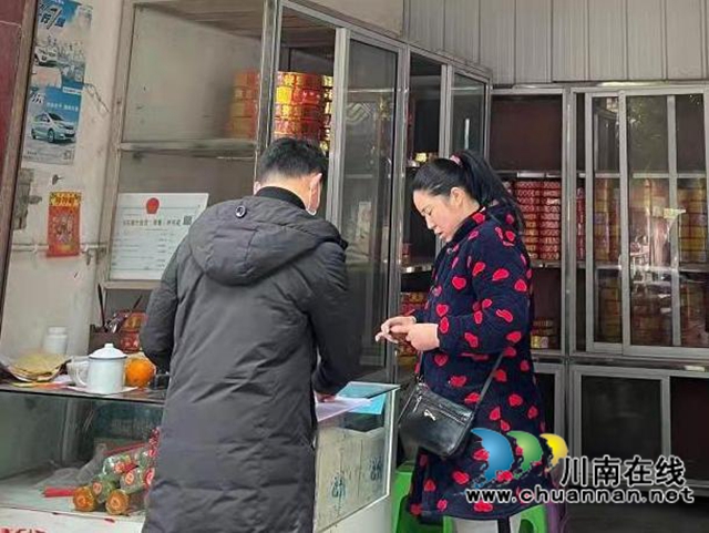 泸县百和镇开展烟花爆竹及小区消防通道安全检查(图1)