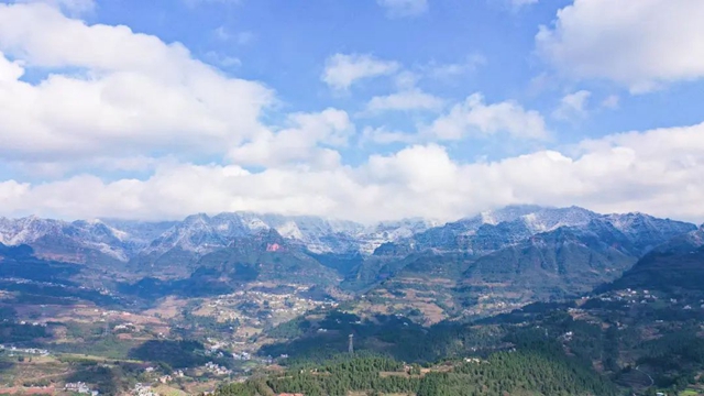 暖阳高照,雪山绵延,蔺州大地一秒“回春”!(图1) 暖阳高照,雪山绵延,蔺州大地一秒“回春”!(图1)