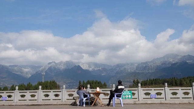 暖阳高照,雪山绵延,蔺州大地一秒“回春”!(图4) 暖阳高照,雪山绵延,蔺州大地一秒“回春”!(图4)