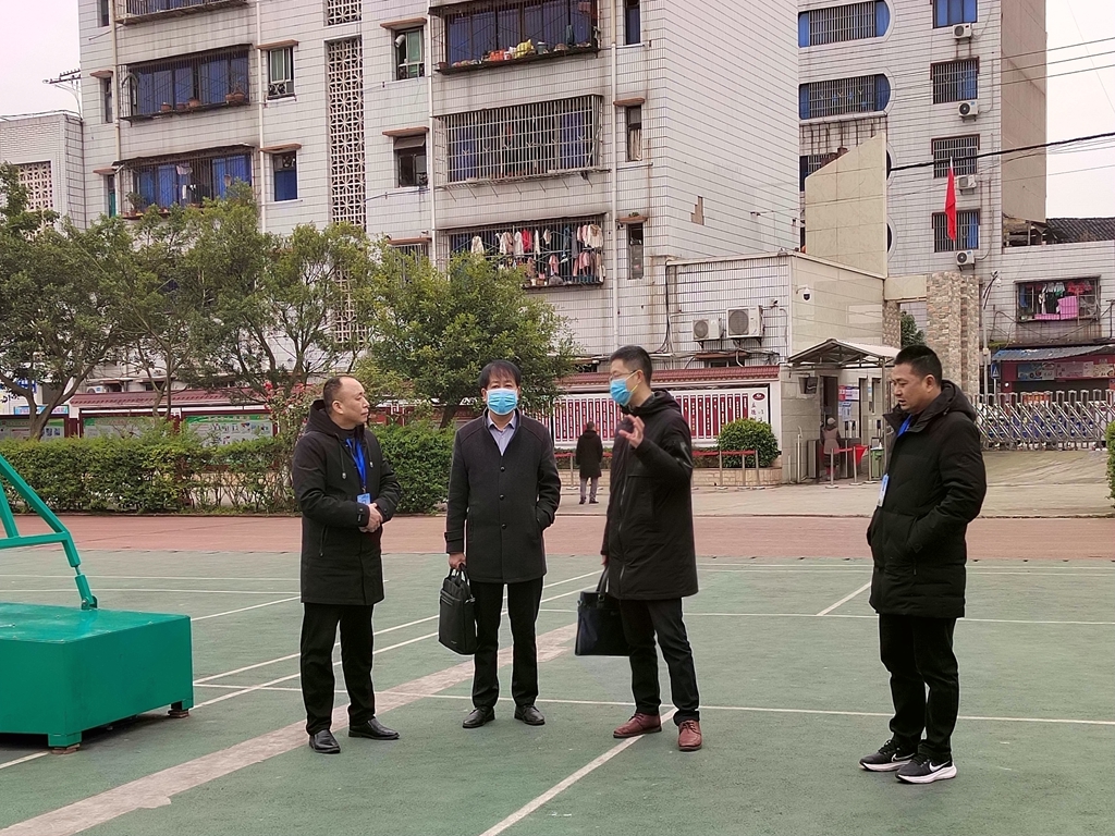 泸县教育和体育局检查指导泸县六中开学工作(图1)