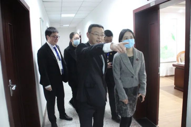 泸州市林长制办公室揭牌(图4) 泸州市林长制办公室揭牌(图4)