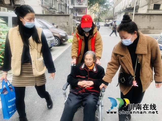 龙马潭区红星街道大驿坝社区：关爱特困老人，践行我为群众办实事(图2)