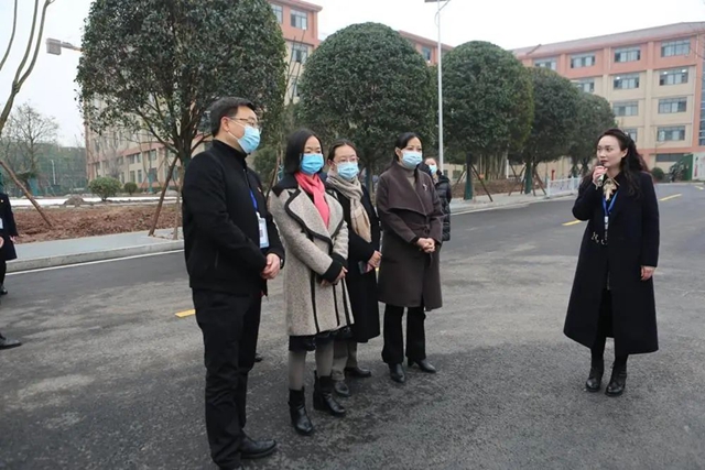 泸州市领导徐利、罗素平调研全市教育体育工作(图1)