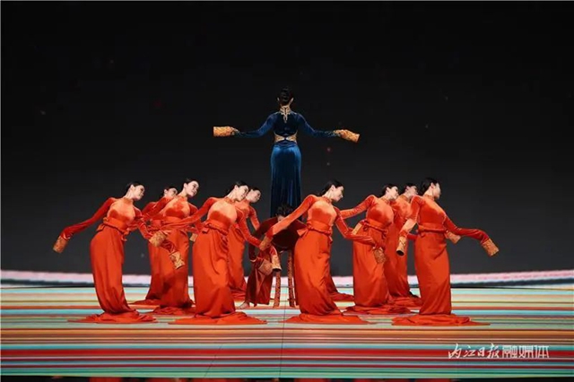 此舞只应天上有！这位内江甜妹子的舞蹈在网上火了(图3)