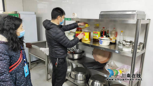 合江县符阳市场监管所对辖区中小学、幼儿园开展食品安全专项检查(图1)