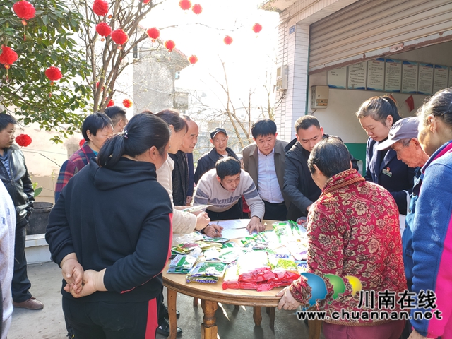 龙马潭区鱼塘街道：乡贤助春耕，奉献暖民心(图1)