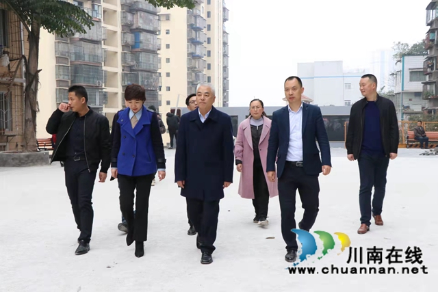 黄月桂调研指导龙马潭区鱼塘街道工作(图4)