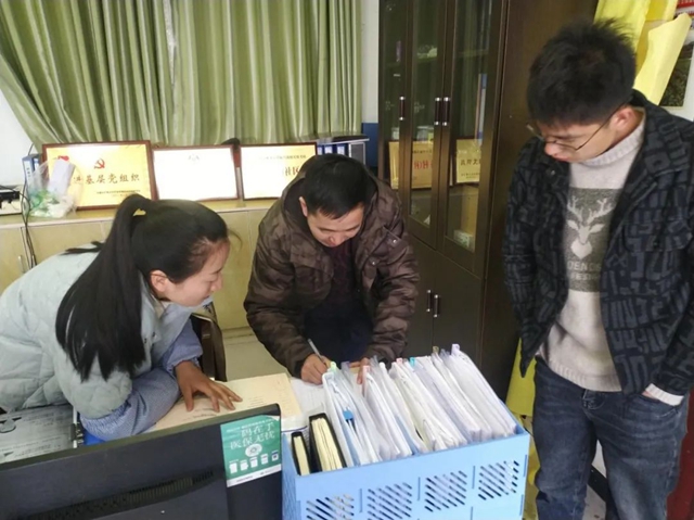 龙马潭区:农房不动产证一一送到村民手中(图1) 龙马潭区:农房不动产证一一送到村民手中(图1)