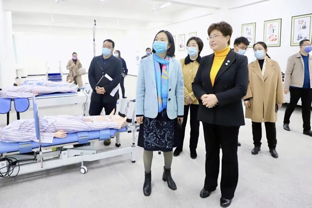 徐利检查指导泸州医疗器械职业学院开学工作(图1) 徐利检查指导泸州医疗器械职业学院开学工作(图1)