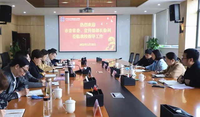 徐利检查指导泸州医疗器械职业学院开学工作(图3) 徐利检查指导泸州医疗器械职业学院开学工作(图3)