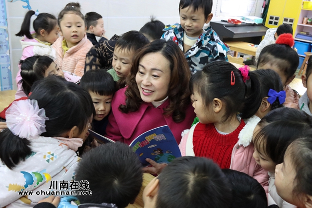 泸州：幼儿园园长十八年坚守如一日，大风车舞动正当时(图1)