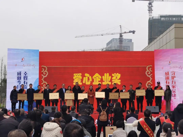 福欣非公，福欣为公｜泸州福欣医院：紧急驰援鲜血24000ml！(图9)