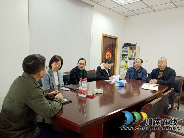 泸州市市场监管局副局长邓玲带队调研龙马潭区小微企业质量管理体系认证提升工作(图1)